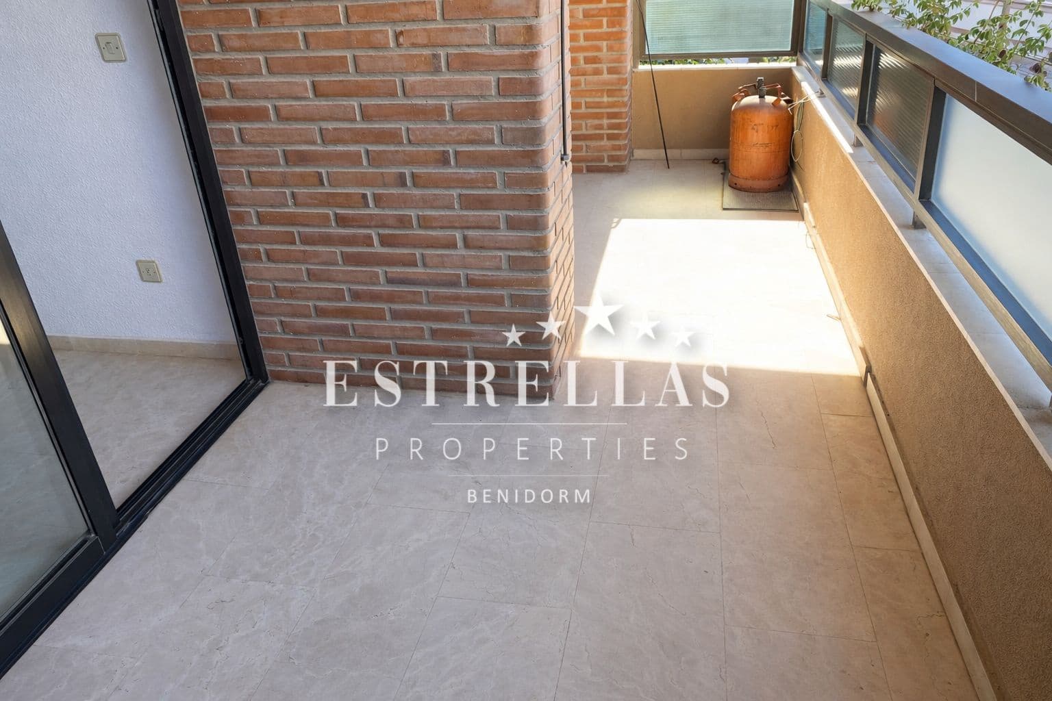 2 bedroom Apartment for sale in Benidorm with pool garage - € 200,000 (Ref: 9642450)