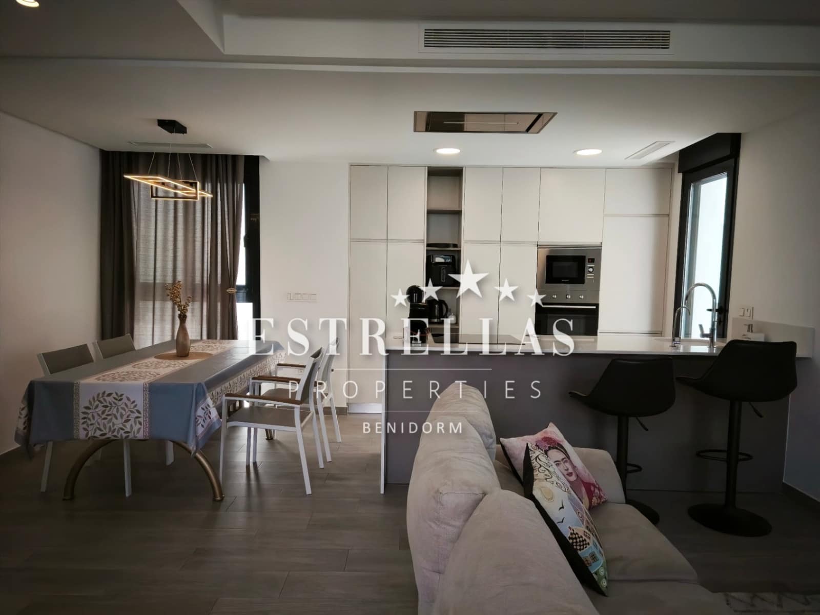 3 soverom Villa til salgs i El Campello med svømmebasseng garasje - € 688 000 (Ref: 9643334)