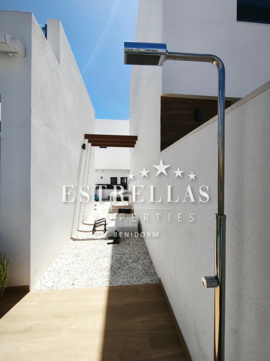 3 soverom Villa til salgs i El Campello med svømmebasseng garasje - € 688 000 (Ref: 9643334)