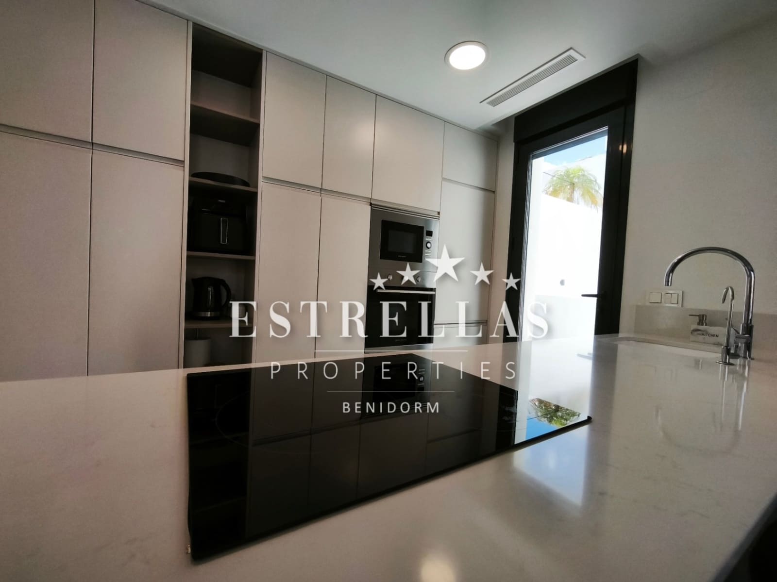 3 soverom Villa til salgs i El Campello med svømmebasseng garasje - € 688 000 (Ref: 9643334)