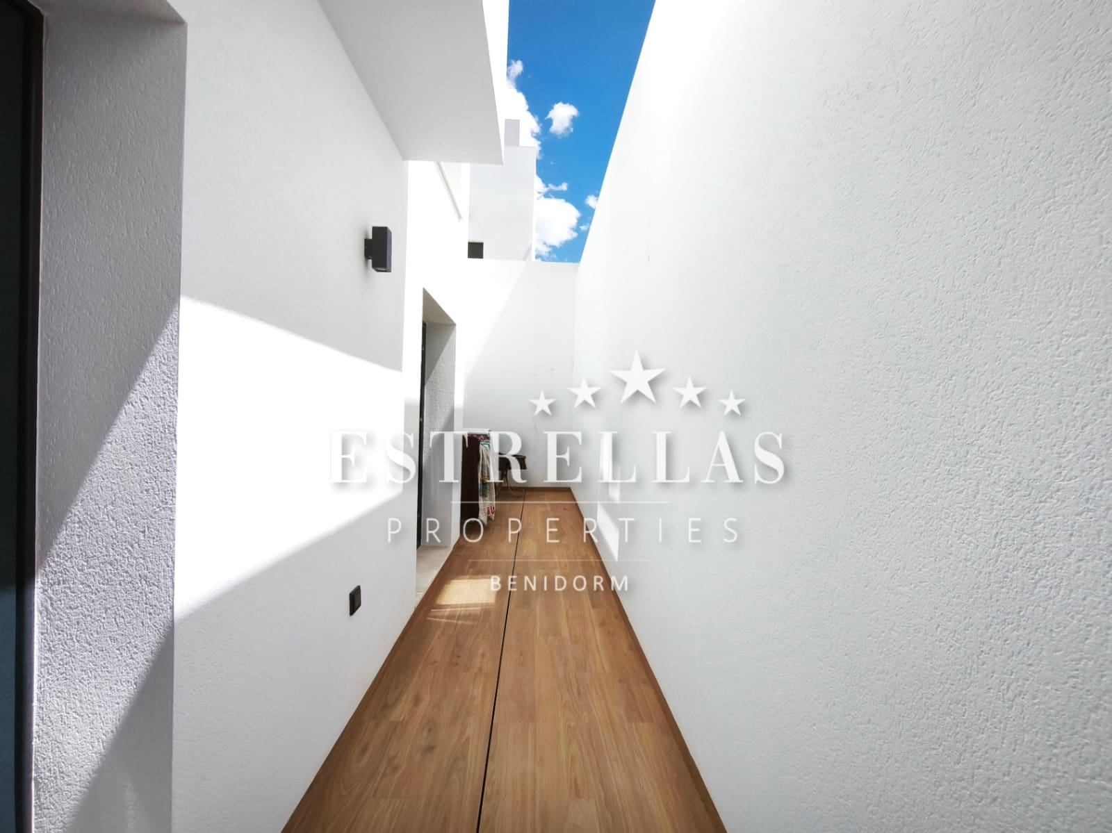 3 soverom Villa til salgs i El Campello med svømmebasseng garasje - € 688 000 (Ref: 9643334)