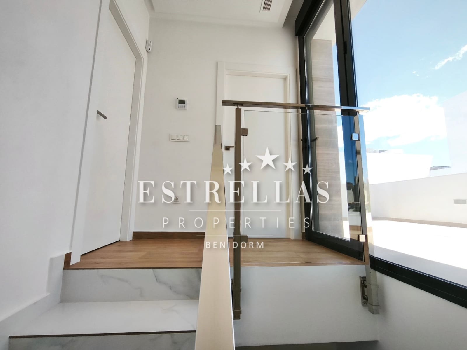 3 soverom Villa til salgs i El Campello med svømmebasseng garasje - € 688 000 (Ref: 9643334)