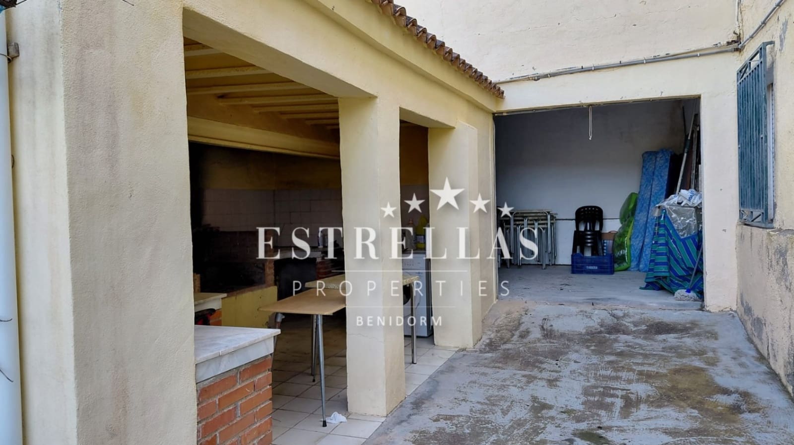 6 makuuhuone Maalaistalo myytävänä paikassa Relleu mukana uima-altaan 
autotalli - 450 000 € (Ref: 9645812)