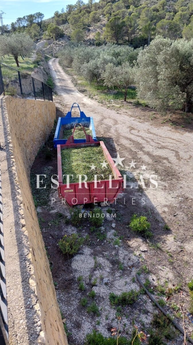 6 makuuhuone Maalaistalo myytävänä paikassa Relleu mukana uima-altaan 
autotalli - 450 000 € (Ref: 9645812)