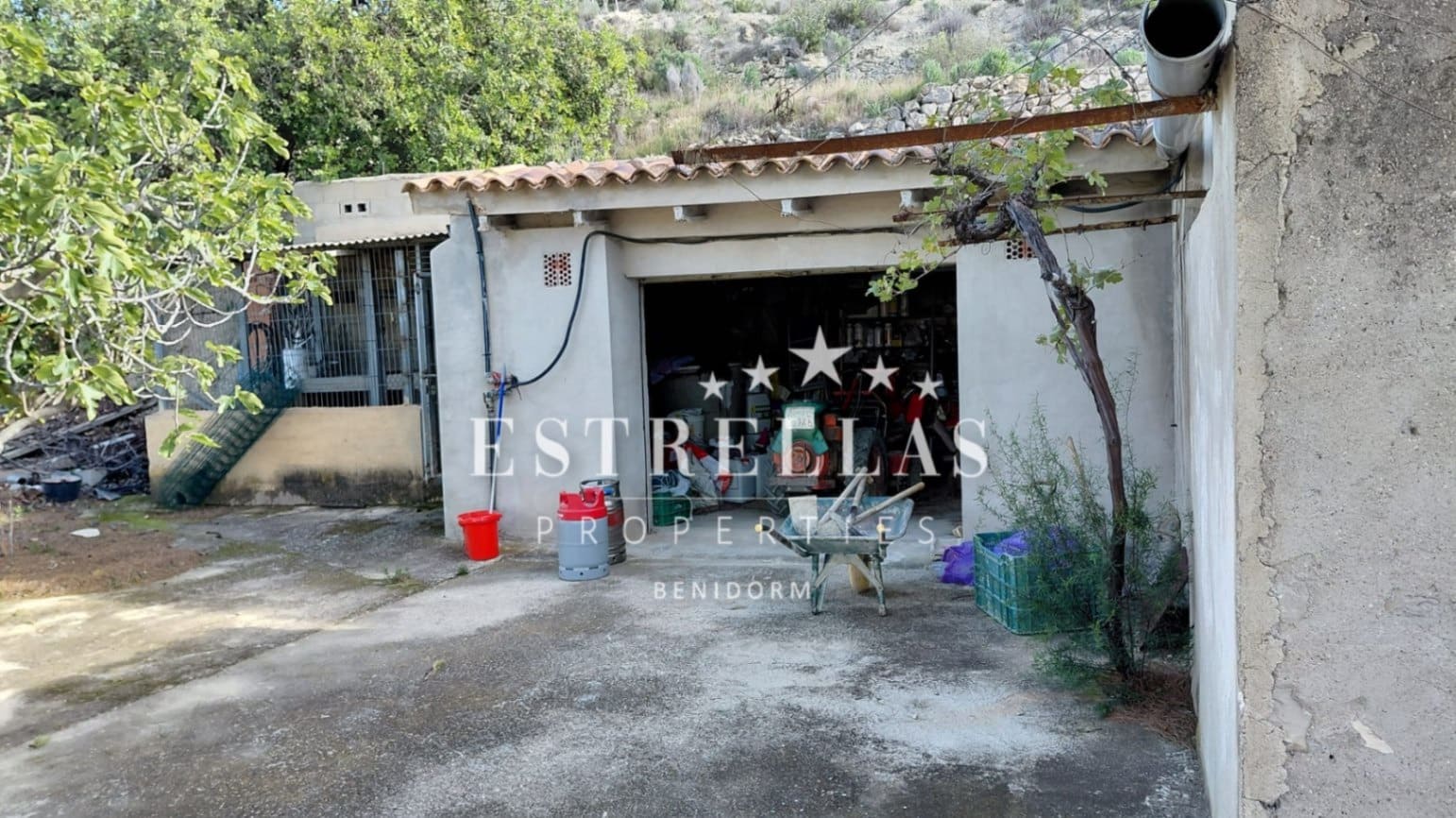 6 makuuhuone Maalaistalo myytävänä paikassa Relleu mukana uima-altaan 
autotalli - 450 000 € (Ref: 9645812)