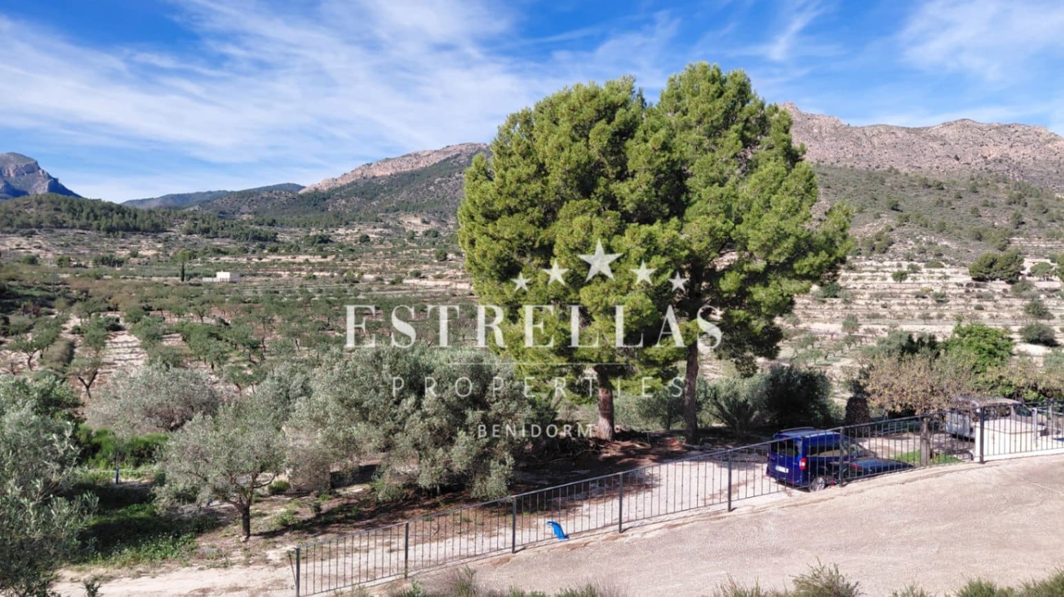 6 makuuhuone Maalaistalo myytävänä paikassa Relleu mukana uima-altaan 
autotalli - 450 000 € (Ref: 9645812)