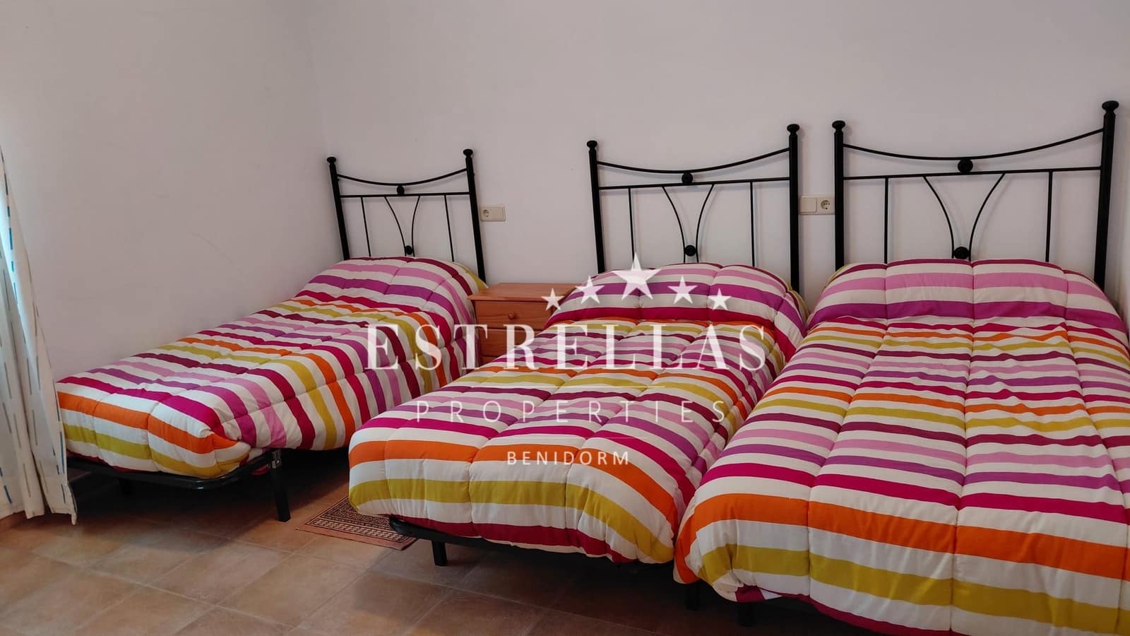 6 makuuhuone Maalaistalo myytävänä paikassa Relleu mukana uima-altaan 
autotalli - 450 000 € (Ref: 9645812)