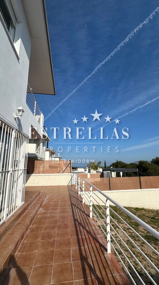 3 bedroom Villa for sale in La Nucia with garage - € 375,000 (Ref: 9653018)