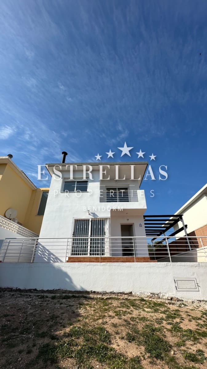 3 bedroom Villa for sale in La Nucia with garage - € 375,000 (Ref: 9653018)