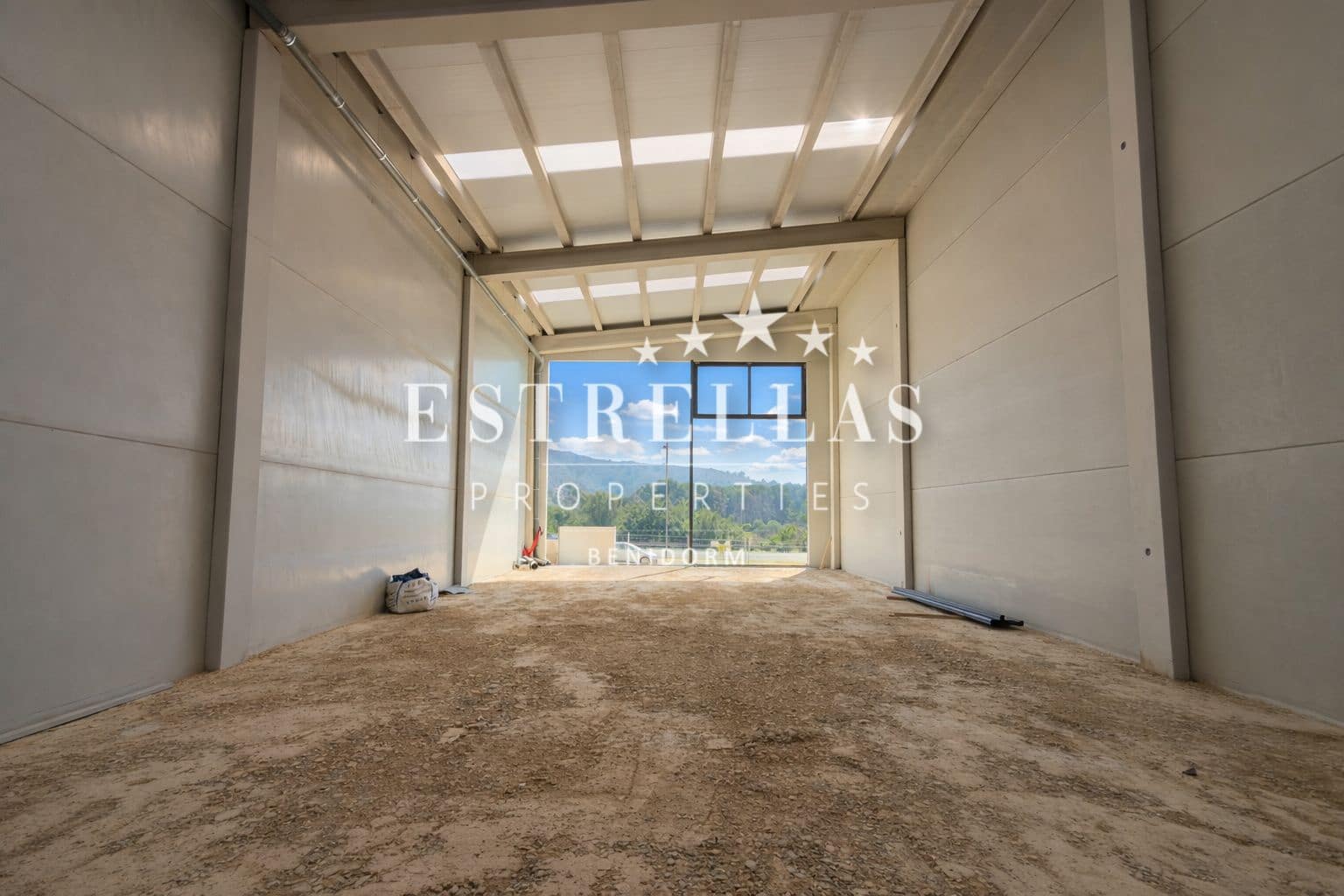 Commercieel te huur in La Villajoyosa / Vila Joiosa met garage - € 3.000 (Ref: 9665413)