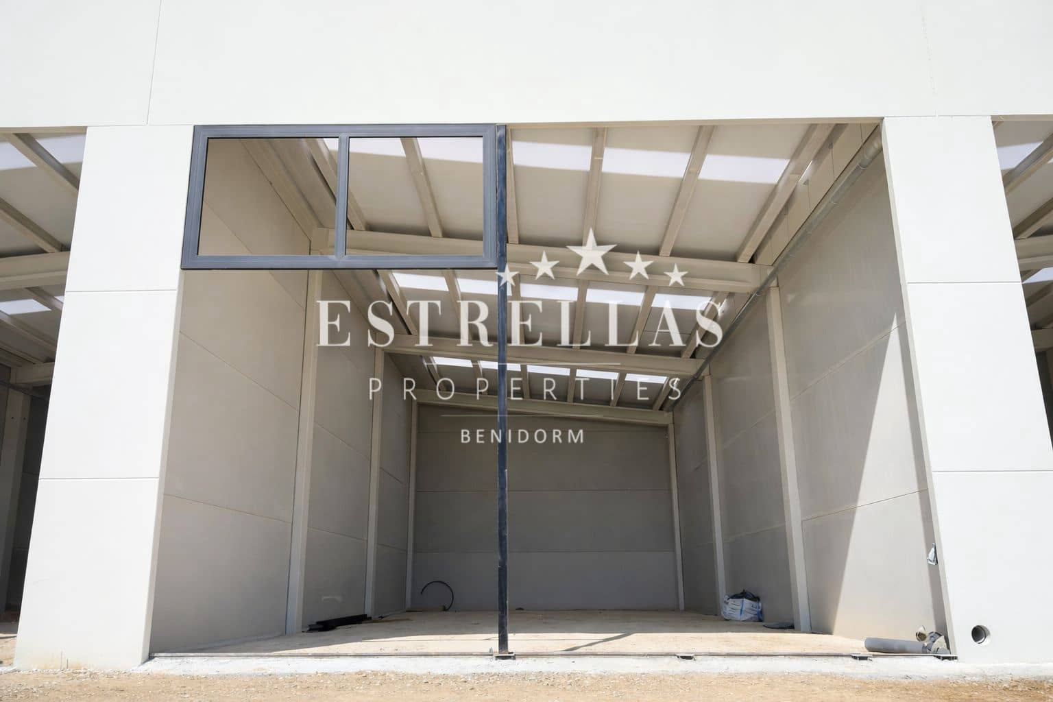 Commercieel te huur in La Villajoyosa / Vila Joiosa met garage - € 3.000 (Ref: 9665413)