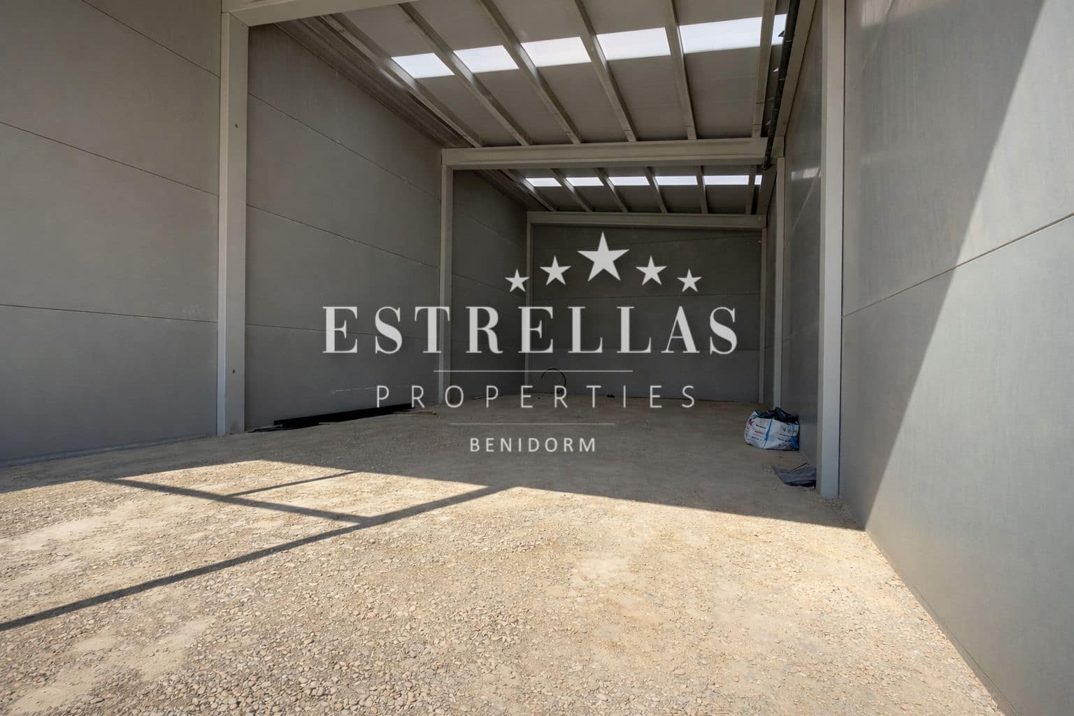 Commercieel te huur in La Villajoyosa / Vila Joiosa met garage - € 3.000 (Ref: 9665413)