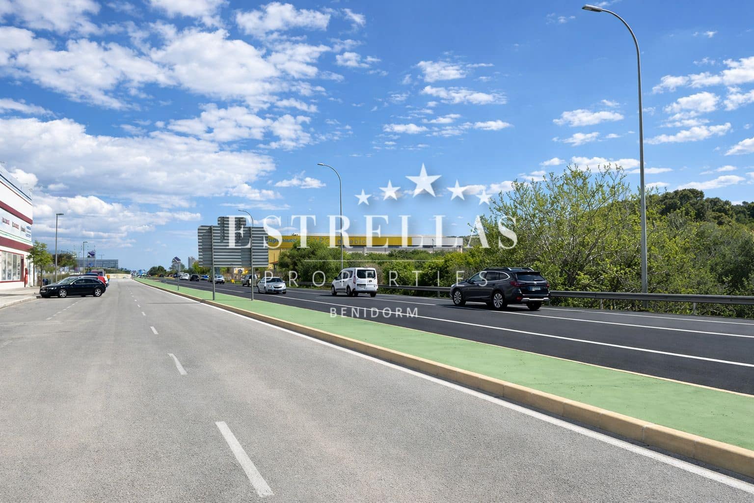 Commercieel te huur in La Villajoyosa / Vila Joiosa met garage - € 3.000 (Ref: 9665413)