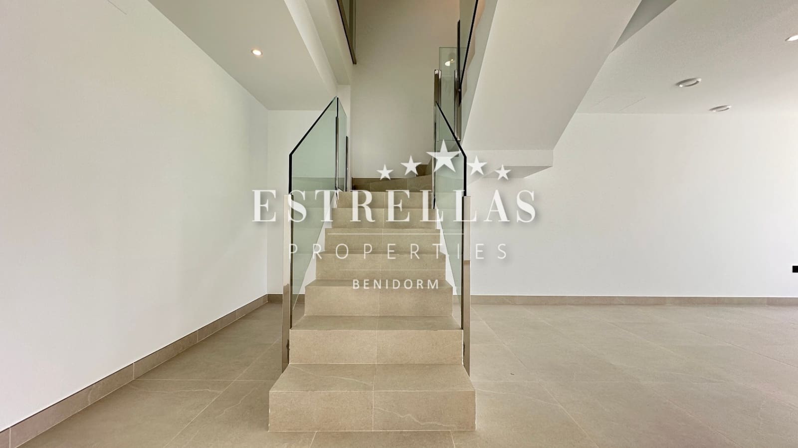 4 sypialnia Willa na sprzedaż w Finestrat z basenem garażem - 799 950 € (Ref: 9714088)