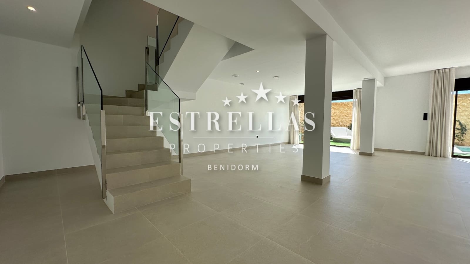 4 sypialnia Willa na sprzedaż w Finestrat z basenem garażem - 799 950 € (Ref: 9714088)