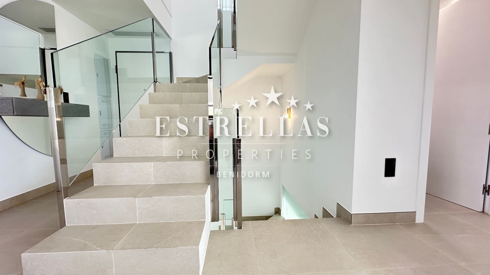 4 sypialnia Willa na sprzedaż w Finestrat z basenem garażem - 799 950 € (Ref: 9714088)