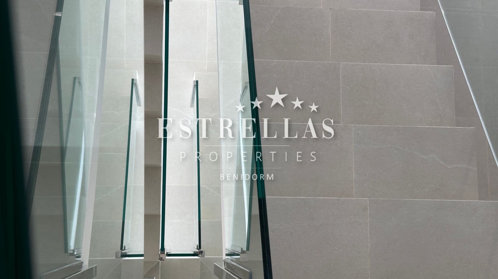 4 sypialnia Willa na sprzedaż w Finestrat z basenem garażem - 799 950 € (Ref: 9714088)