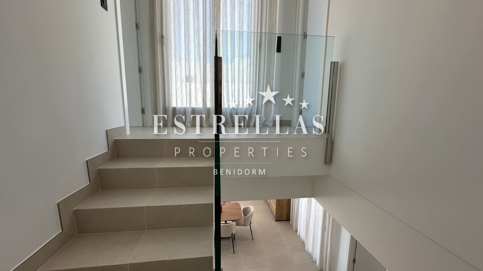 4 sypialnia Willa na sprzedaż w Finestrat z basenem garażem - 799 950 € (Ref: 9714088)