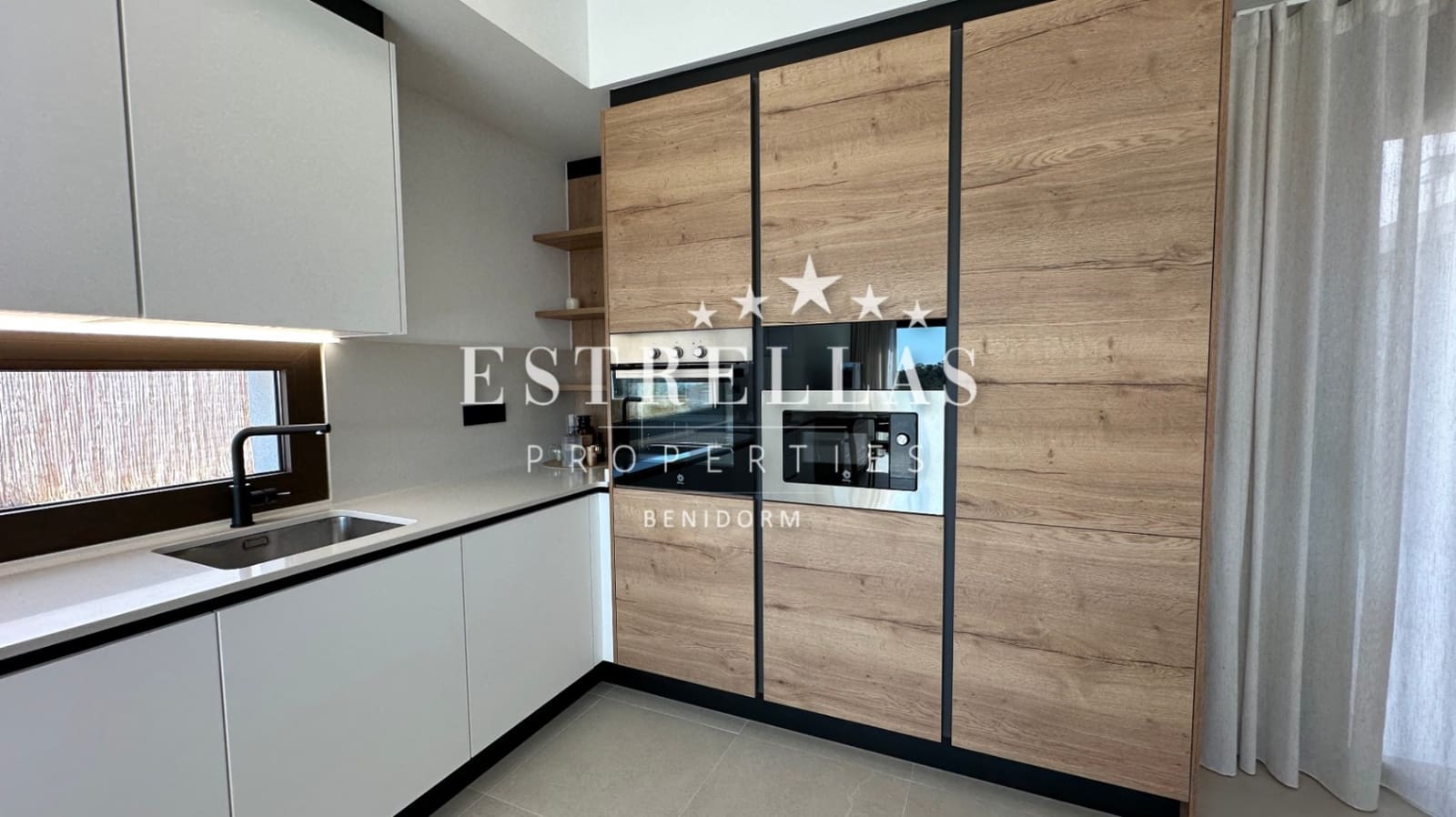 4 sypialnia Willa na sprzedaż w Finestrat z basenem garażem - 799 950 € (Ref: 9714088)