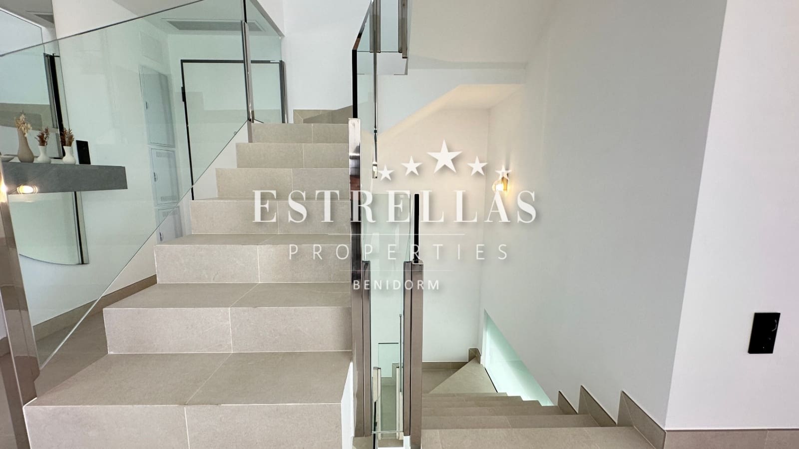 4 sypialnia Willa na sprzedaż w Finestrat z basenem garażem - 799 950 € (Ref: 9714088)