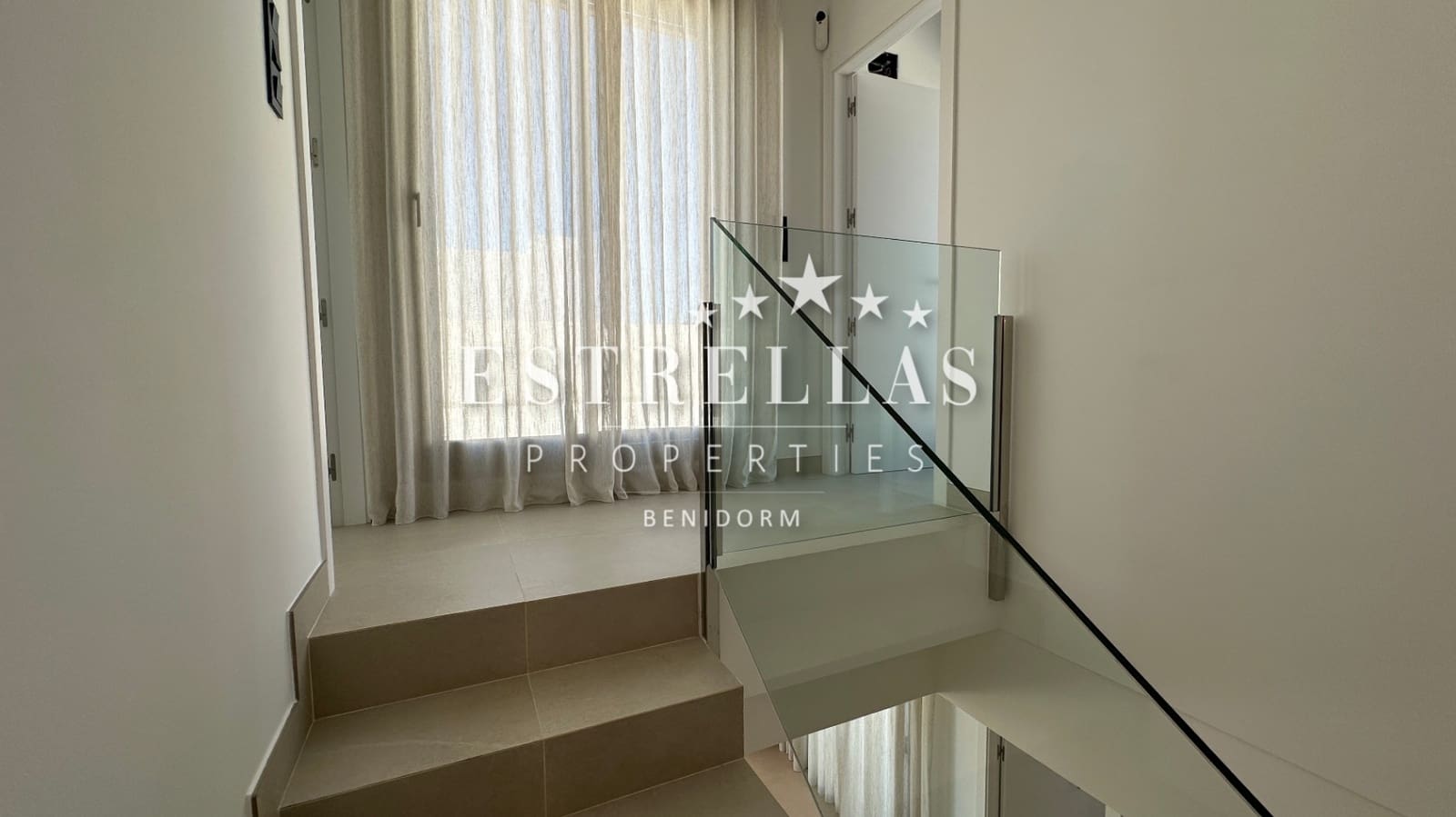 4 sypialnia Willa na sprzedaż w Finestrat z basenem garażem - 799 950 € (Ref: 9714088)