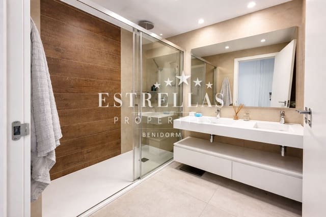 3 sypialnia Apartament na sprzedaż w Playa Poniente, Benidorm z basenem garażem - 700 000 € (Ref: 9716673)