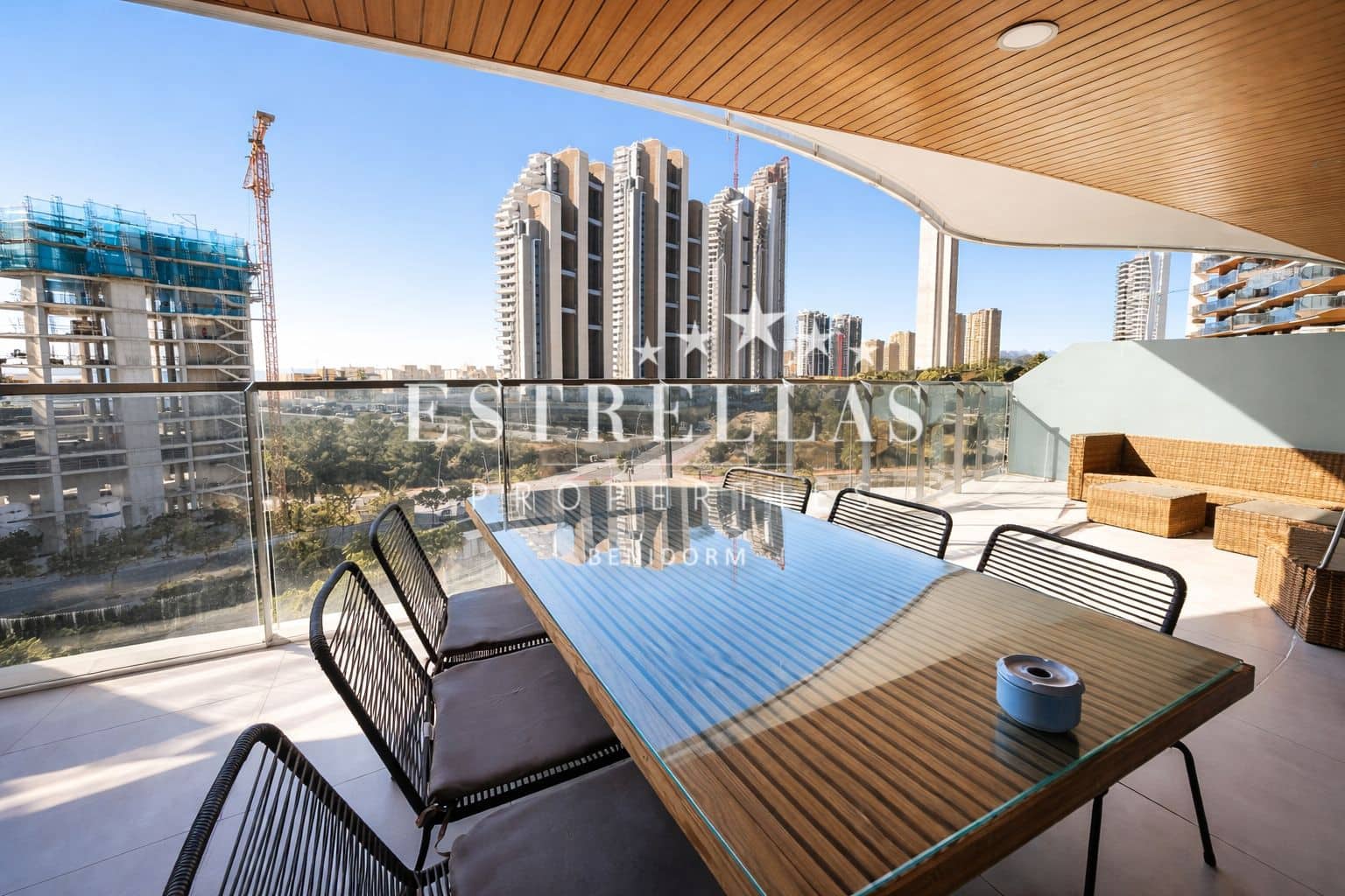 3 bedroom Apartment for sale in Benidorm with pool garage - € 700,000 (Ref: 9716673)
