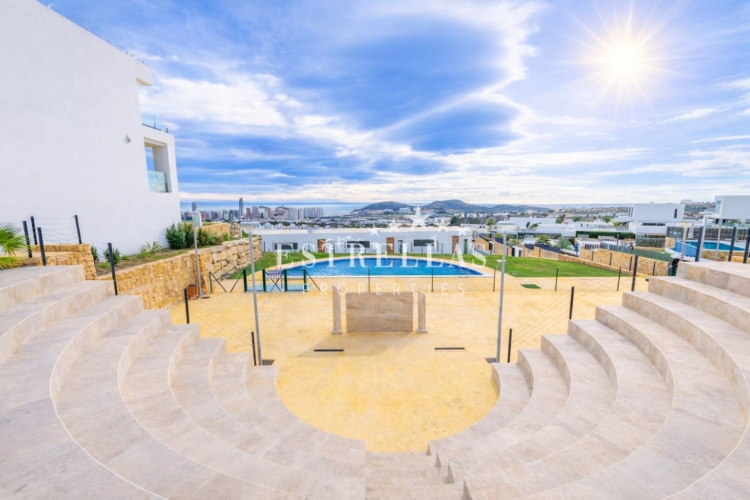 Apartamento de 2 habitaciones en Finestrat en venta con piscina garaje - 375.000 € (Ref: 9765287)