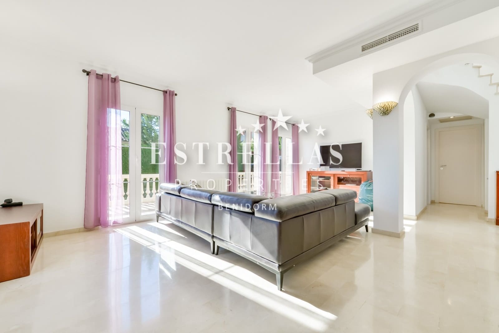 4 bedroom Villa for sale in Finestrat with pool garage - € 950,000 (Ref: 9770984)