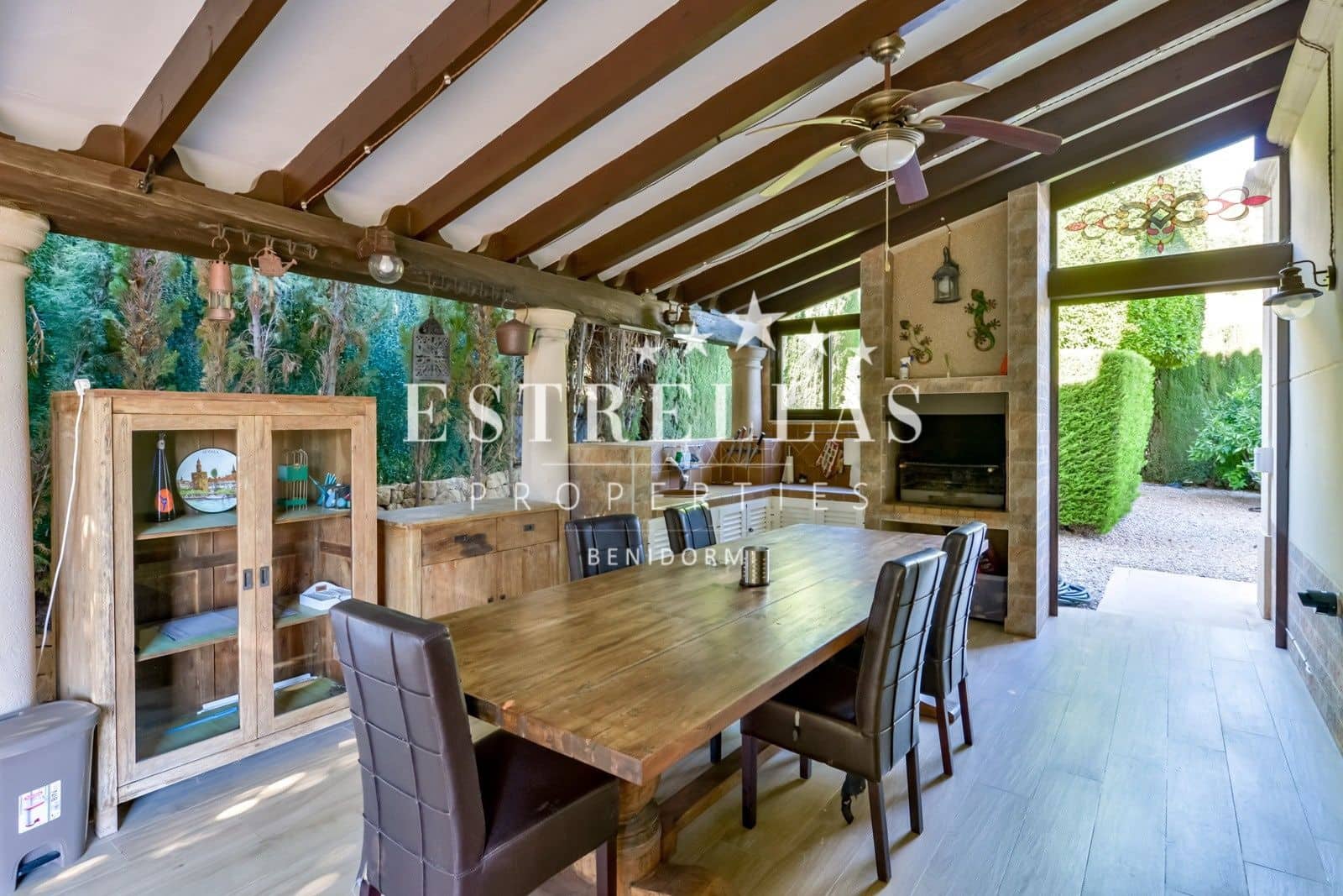 4 bedroom Villa for sale in Finestrat with pool garage - € 950,000 (Ref: 9770984)