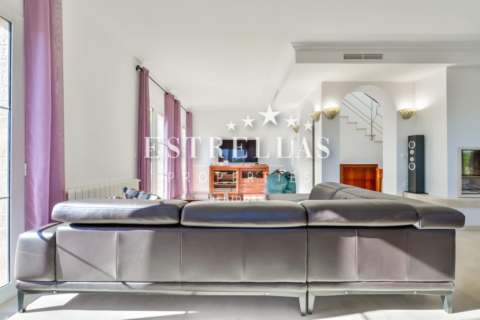 4 bedroom Villa for sale in Finestrat with pool garage - € 950,000 (Ref: 9770984)