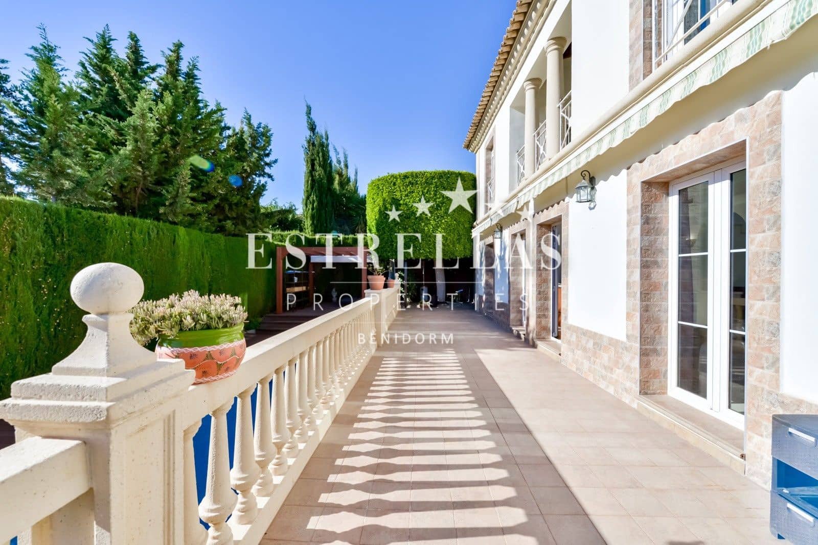 4 bedroom Villa for sale in Finestrat with pool garage - € 950,000 (Ref: 9770984)