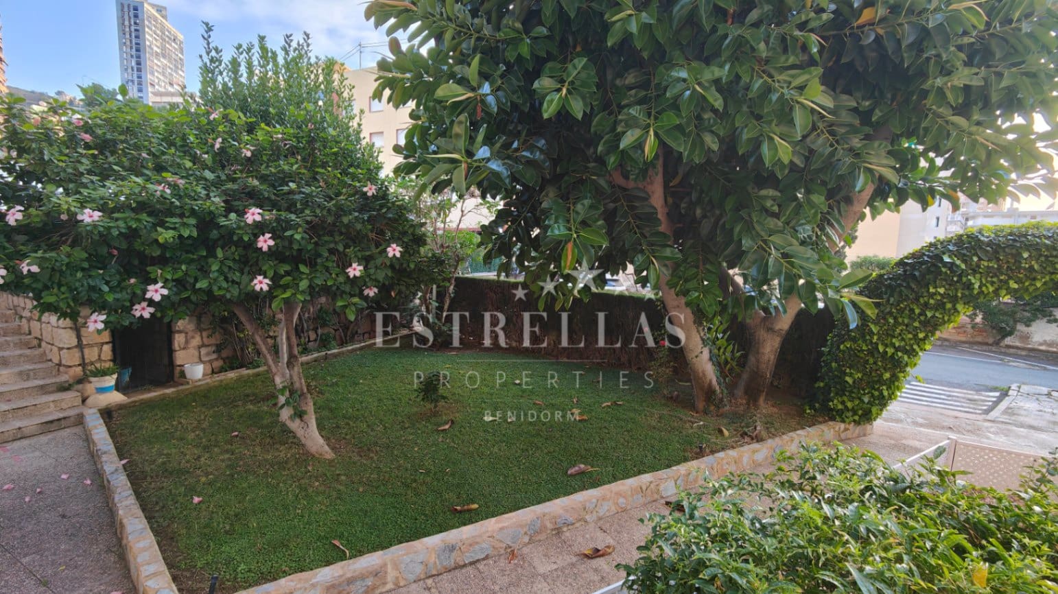 2 bedroom Apartment for sale in Benidorm with pool garage - € 215,000 (Ref: 9802667)