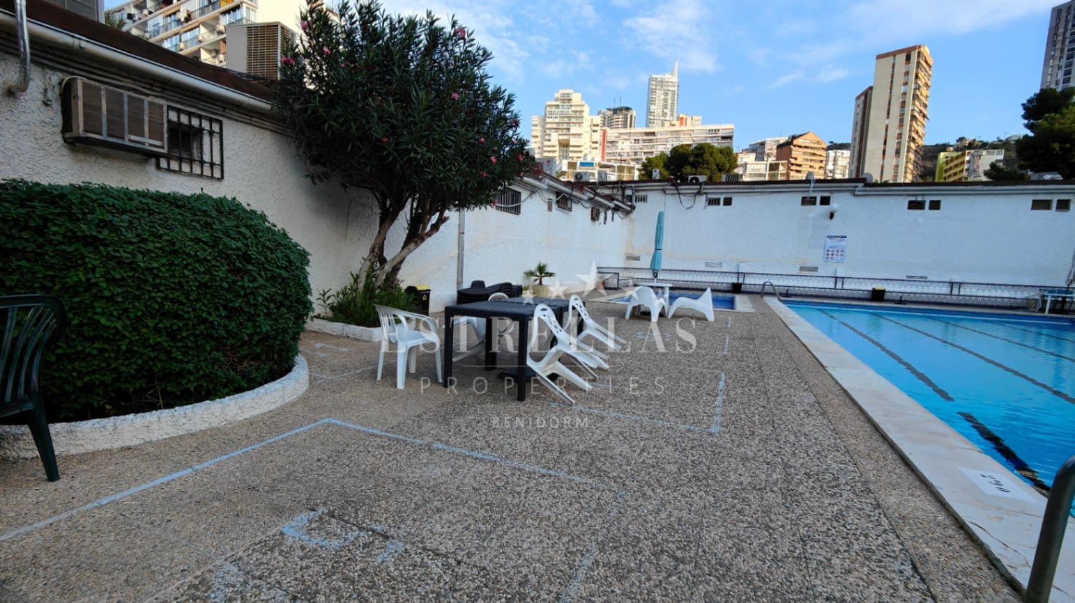 2 bedroom Apartment for sale in Benidorm with pool garage - € 215,000 (Ref: 9802667)