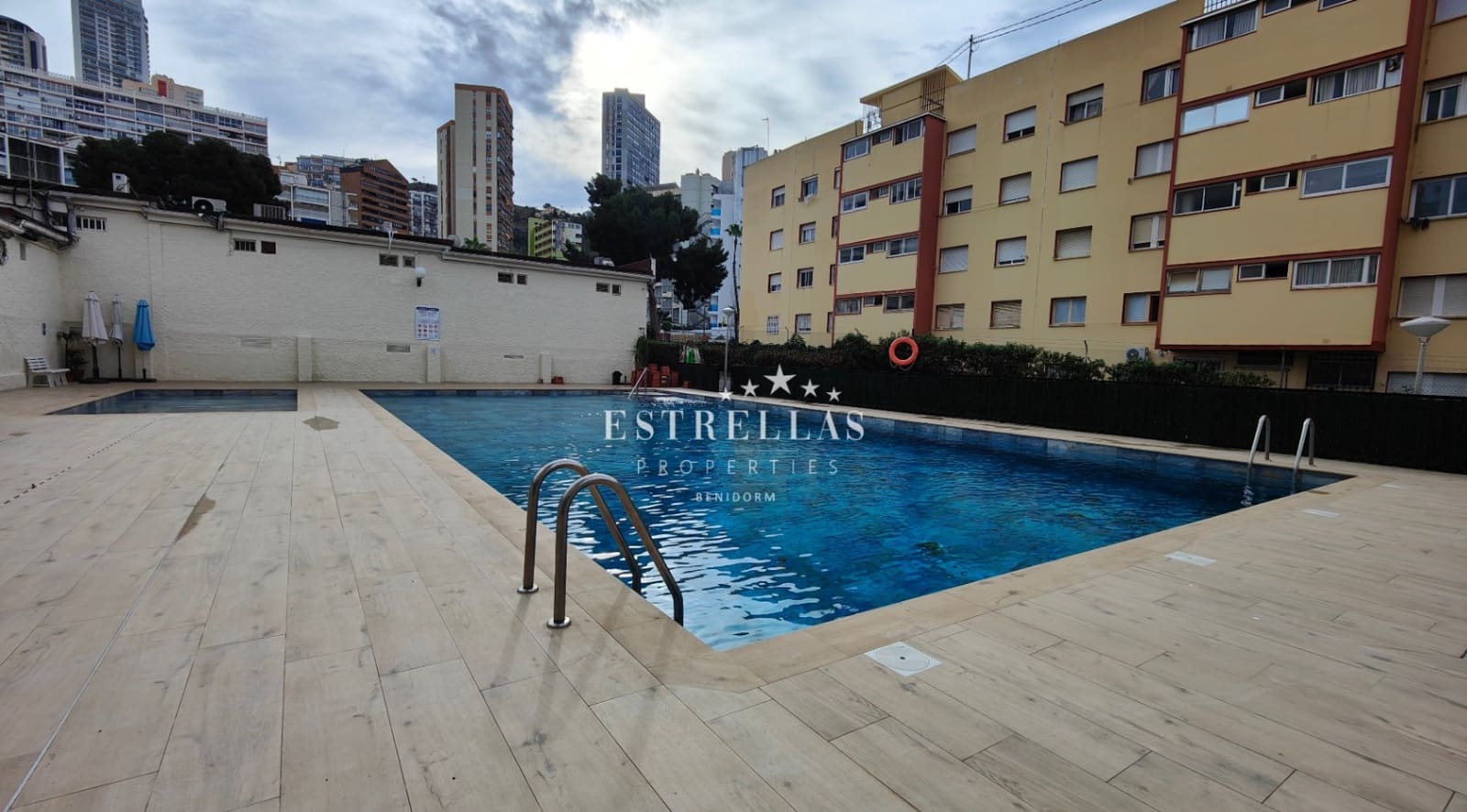2 bedroom Apartment for sale in Benidorm with pool garage - € 215,000 (Ref: 9802667)