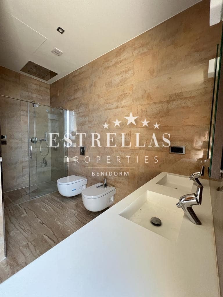 4 soverom Villa til salgs i Benidorm med svømmebasseng garasje - € 2 500 000 (Ref: 9805436)