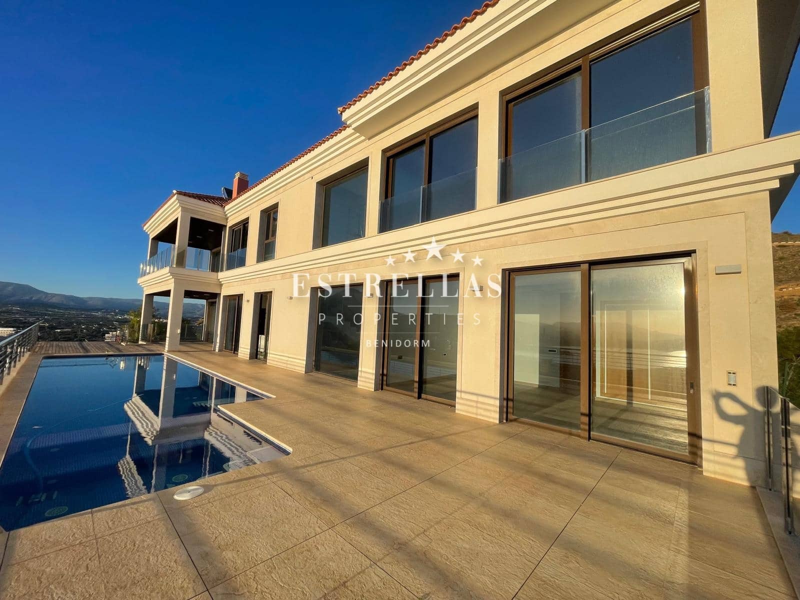 4 soverom Villa til salgs i Benidorm med svømmebasseng garasje - € 2 500 000 (Ref: 9805436)