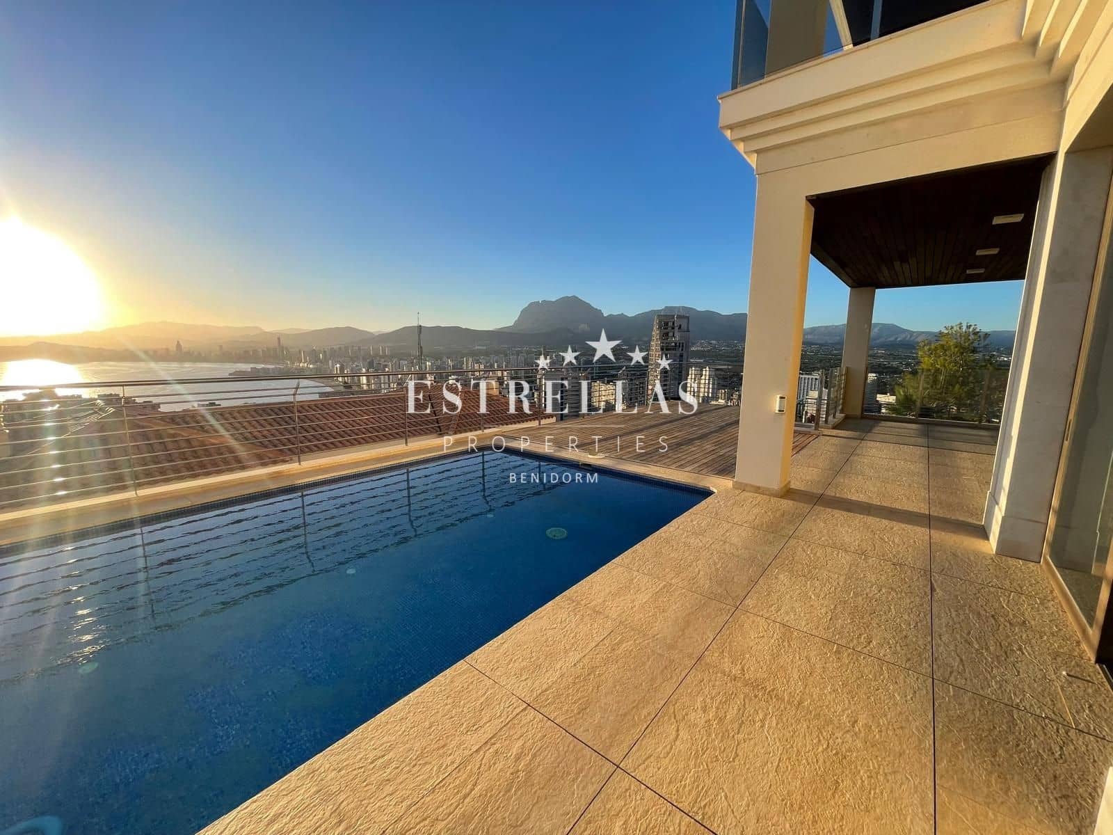 4 soverom Villa til salgs i Benidorm med svømmebasseng garasje - € 2 500 000 (Ref: 9805436)