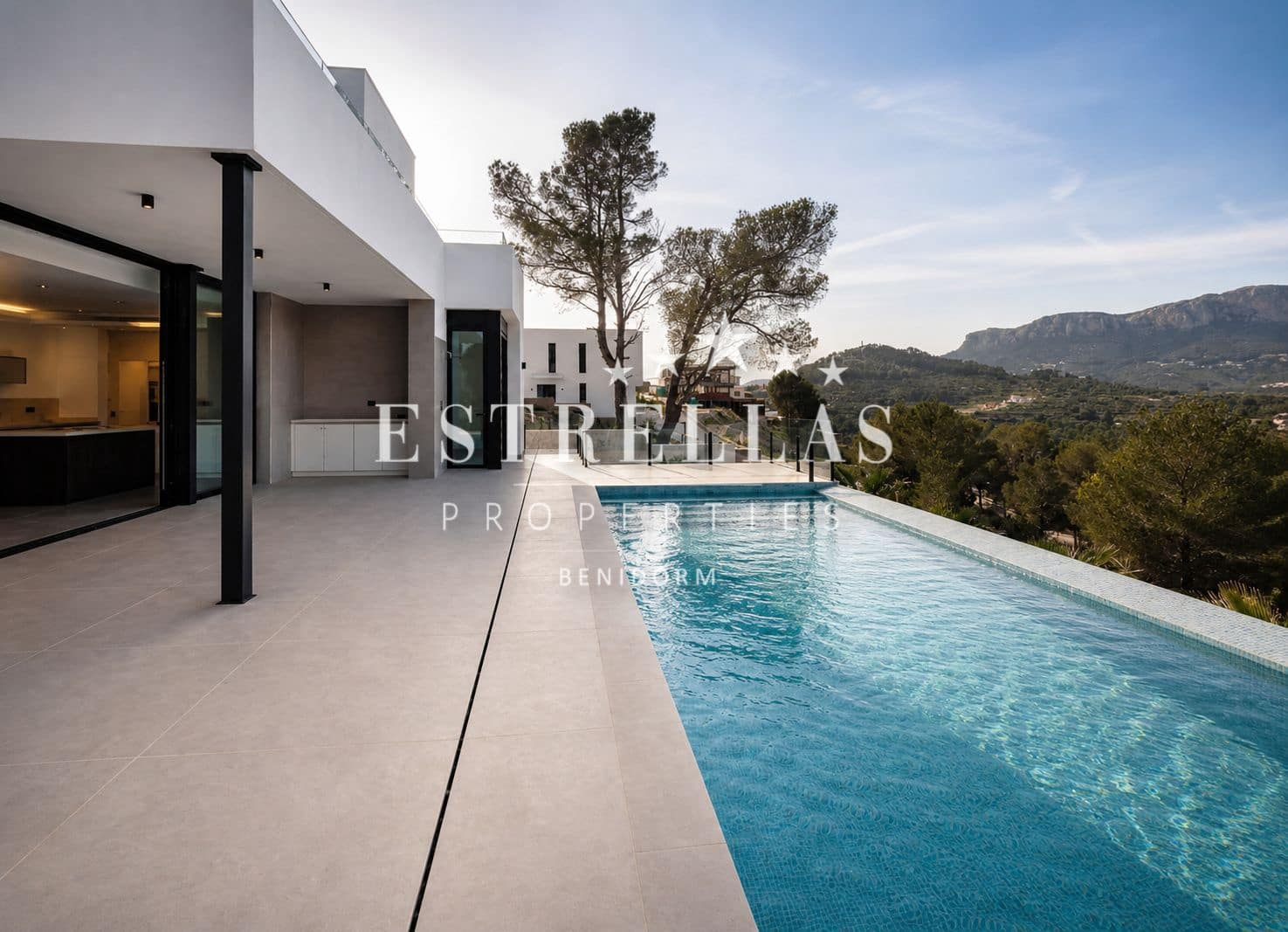 3 chambre Villa/Maison à vendre à Calpe / Calp avec piscine garage - 1 135 000 € (Ref: 9816398)