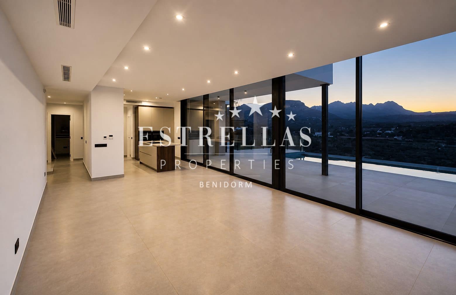3 chambre Villa/Maison à vendre à Calpe / Calp avec piscine garage - 1 135 000 € (Ref: 9816398)