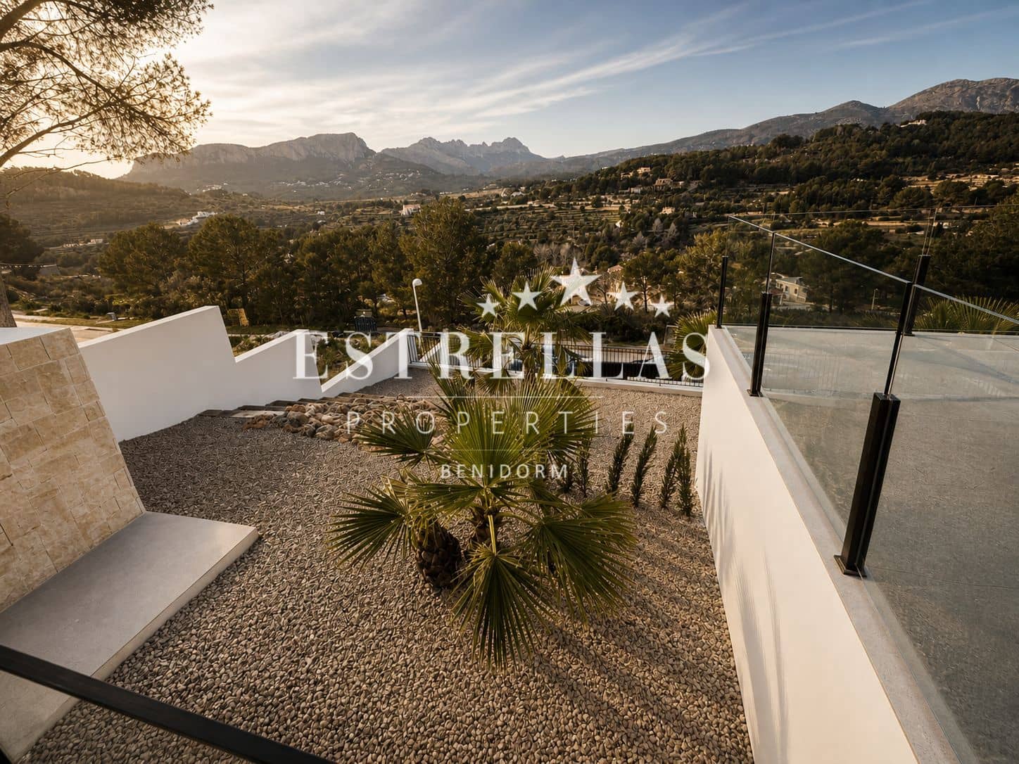 3 chambre Villa/Maison à vendre à Calpe / Calp avec piscine garage - 1 135 000 € (Ref: 9816398)