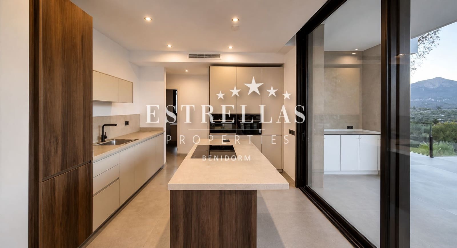 3 chambre Villa/Maison à vendre à Calpe / Calp avec piscine garage - 1 135 000 € (Ref: 9816398)