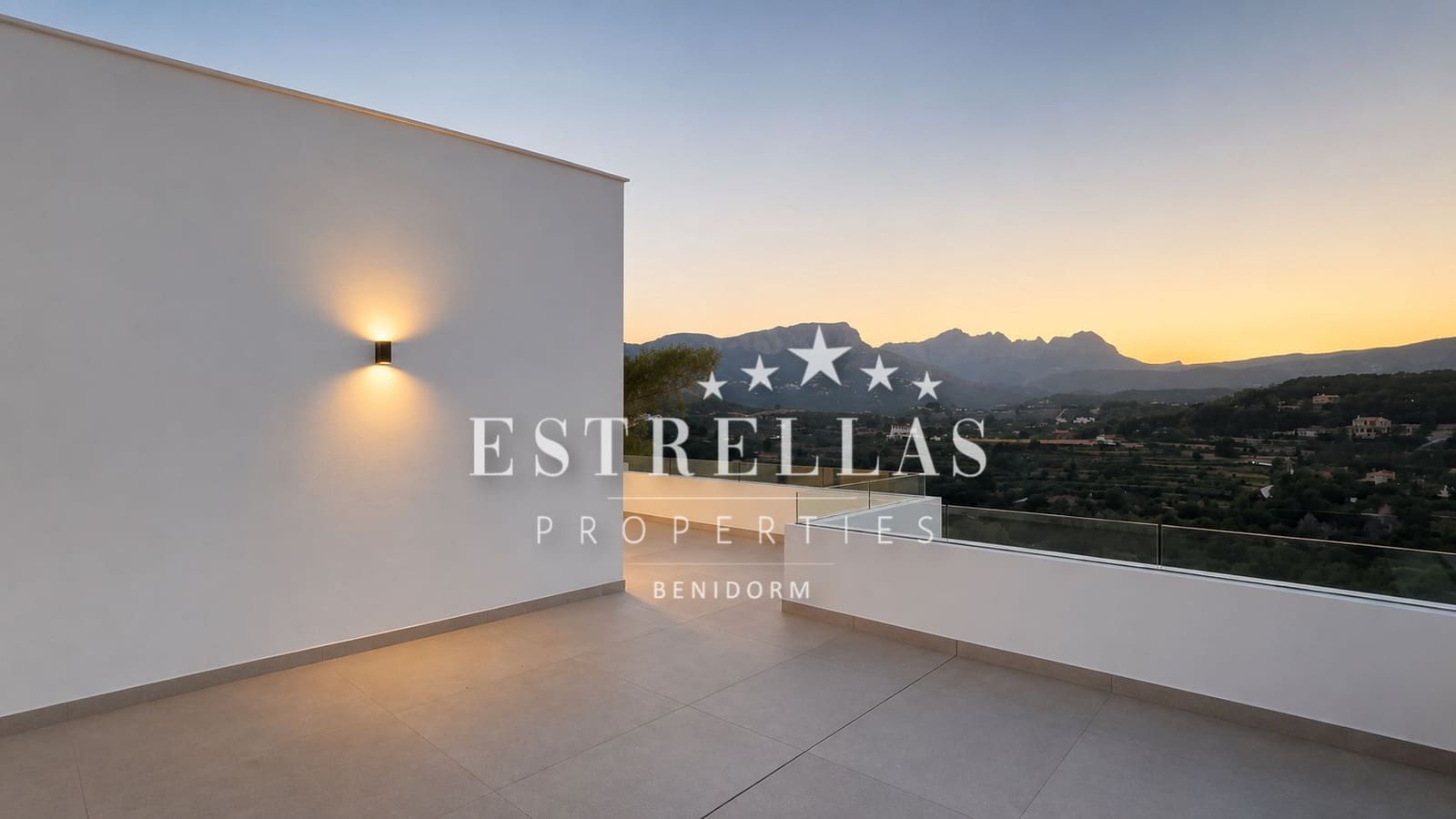 3 bedroom Villa for sale in Calpe / Calp with pool garage - € 1,135,000 (Ref: 9816398)