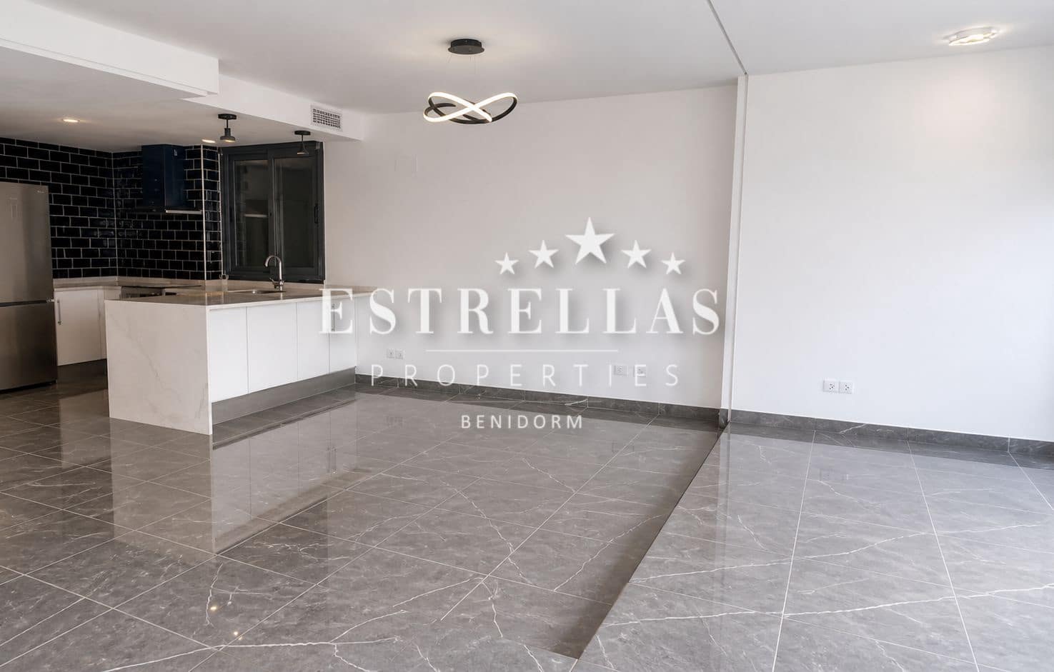 2 soveværelse Penthouse til salg i Benidorm med swimmingpool garage - € 890.000 (Ref: 9821184)
