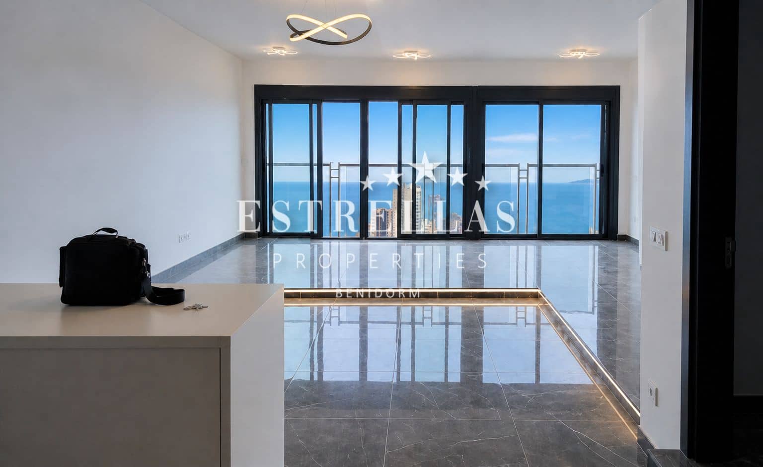 2 soveværelse Penthouse til salg i Benidorm med swimmingpool garage - € 890.000 (Ref: 9821184)