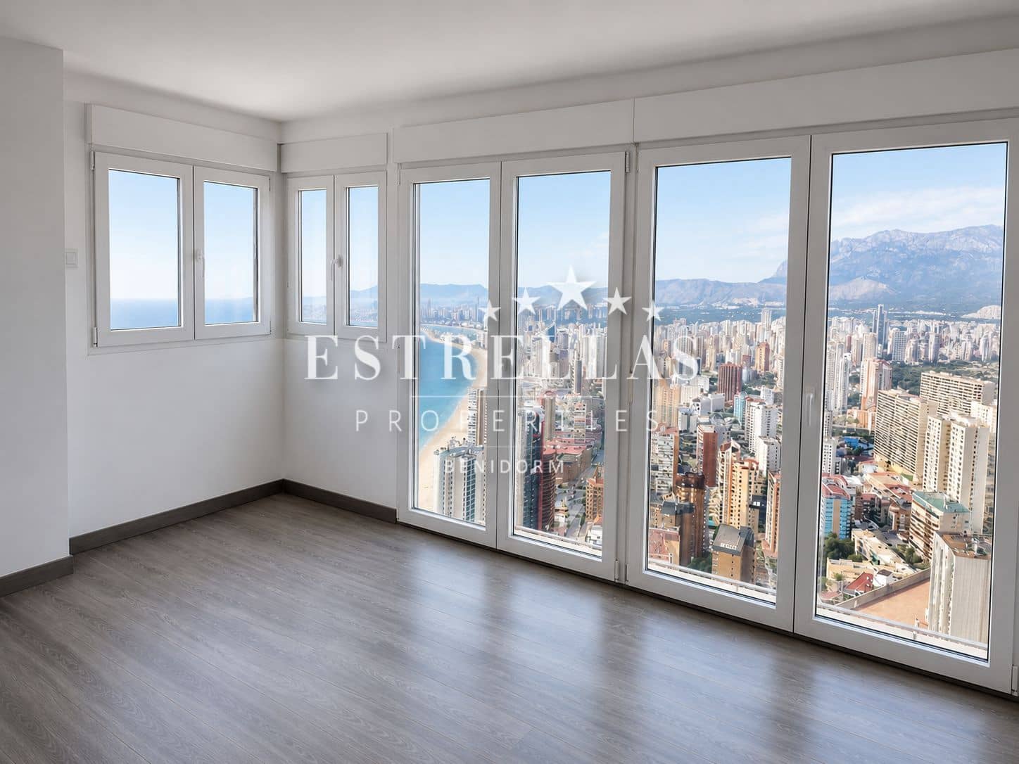 2 soveværelse Penthouse til salg i Benidorm med swimmingpool garage - € 890.000 (Ref: 9821184)