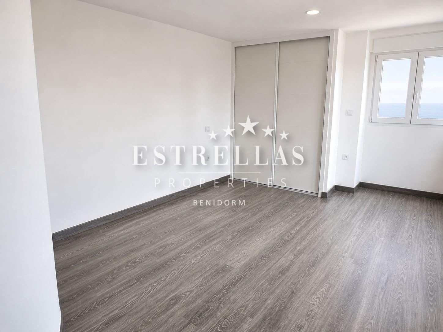 2 soveværelse Penthouse til salg i Benidorm med swimmingpool garage - € 890.000 (Ref: 9821184)
