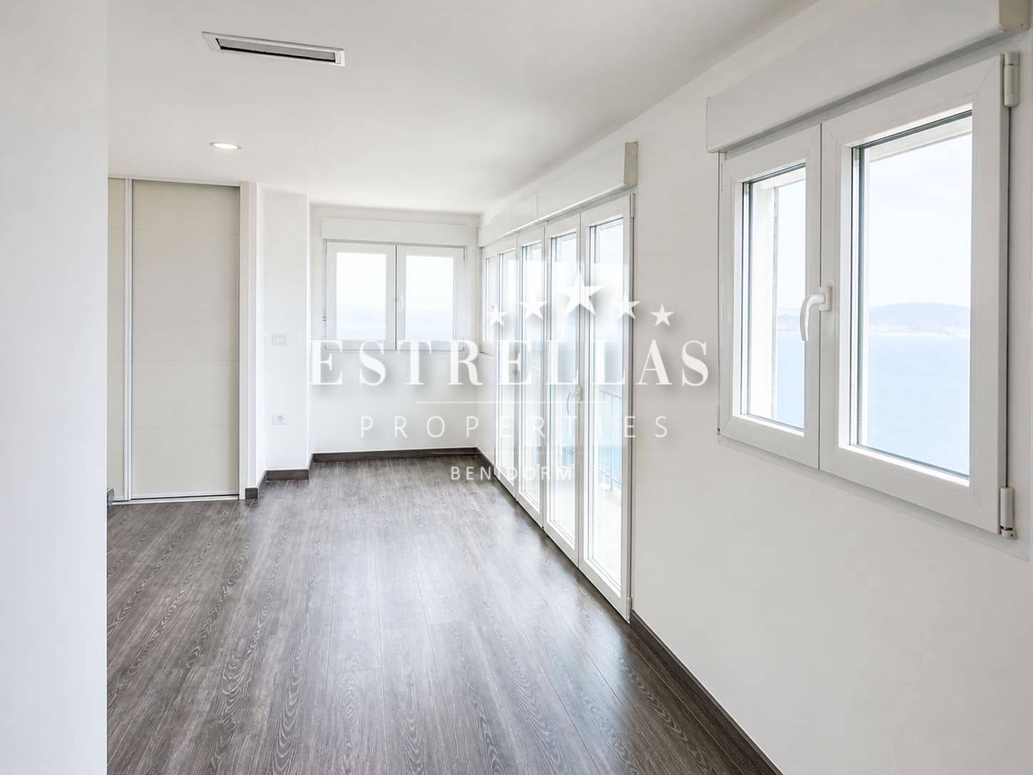 2 soveværelse Penthouse til salg i Benidorm med swimmingpool garage - € 890.000 (Ref: 9821184)