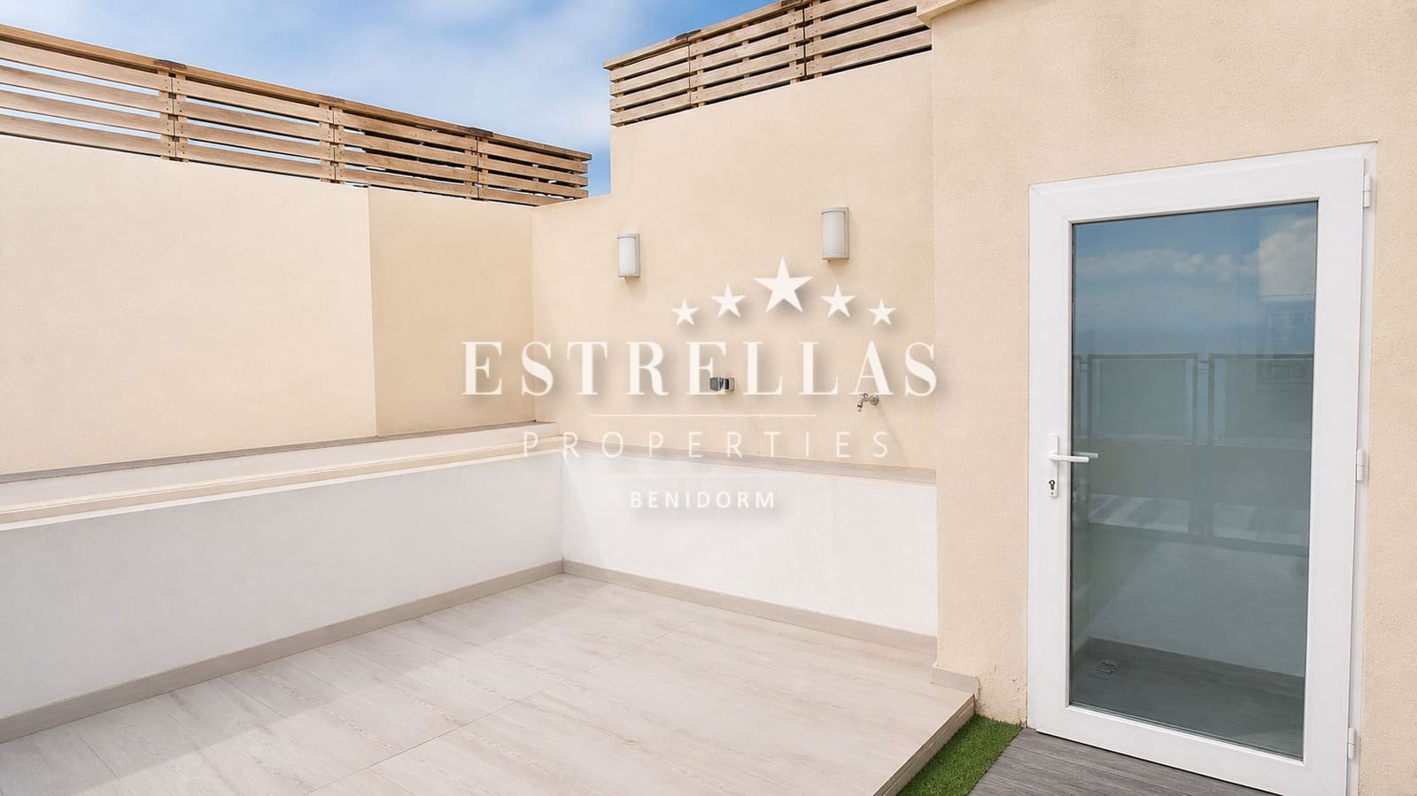 2 soveværelse Penthouse til salg i Benidorm med swimmingpool garage - € 890.000 (Ref: 9821184)