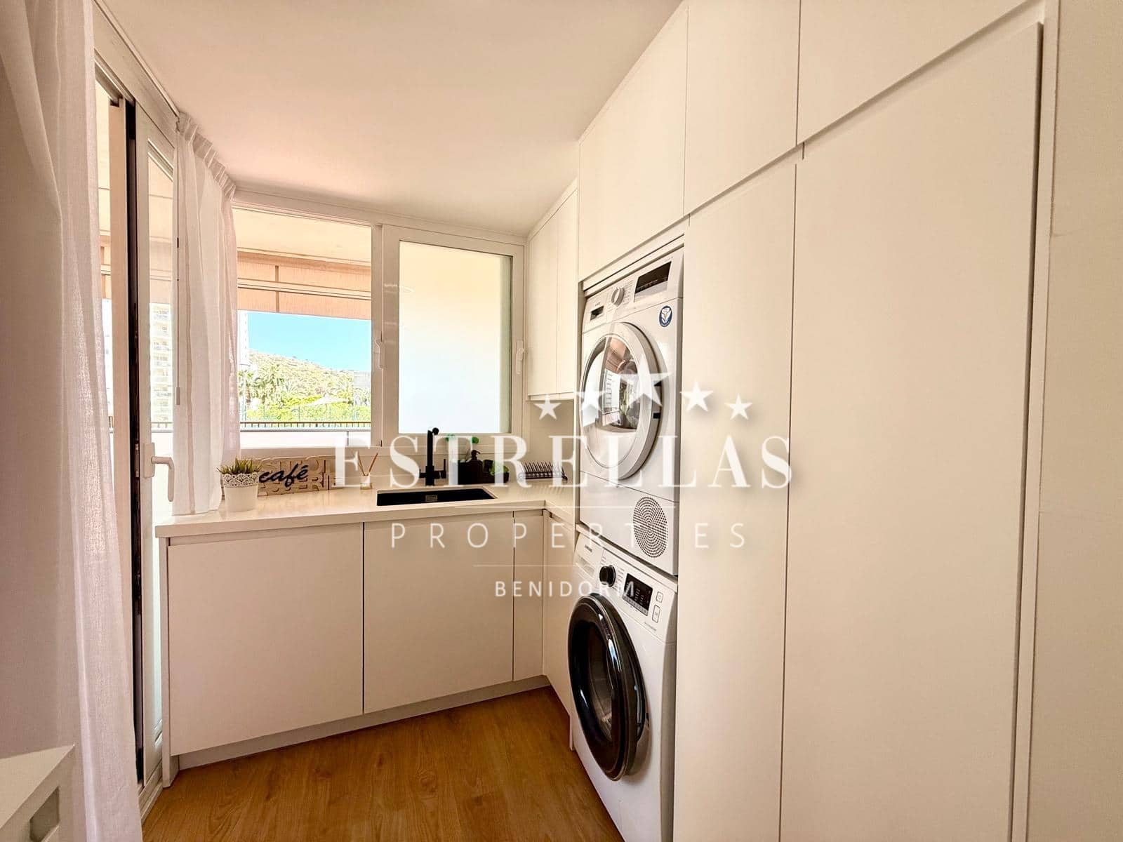 3 makuuhuone Huoneisto myytävänä paikassa La Villajoyosa / Vila Joiosa mukana uima-altaan 
autotalli - 350 000 € (Ref: 9823896)